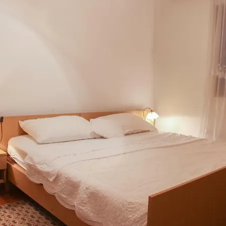 Apartment Nada Seget Vranjica