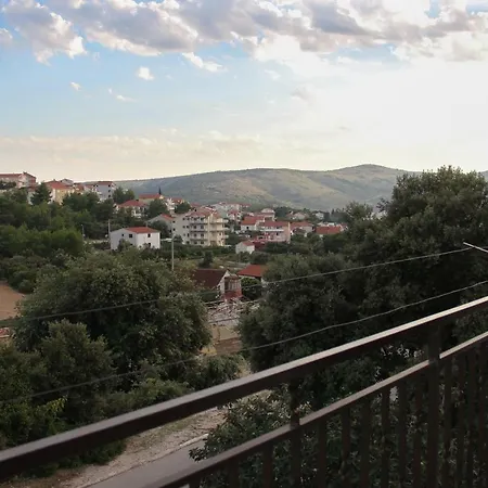 Apartment Nada Seget Vranjica